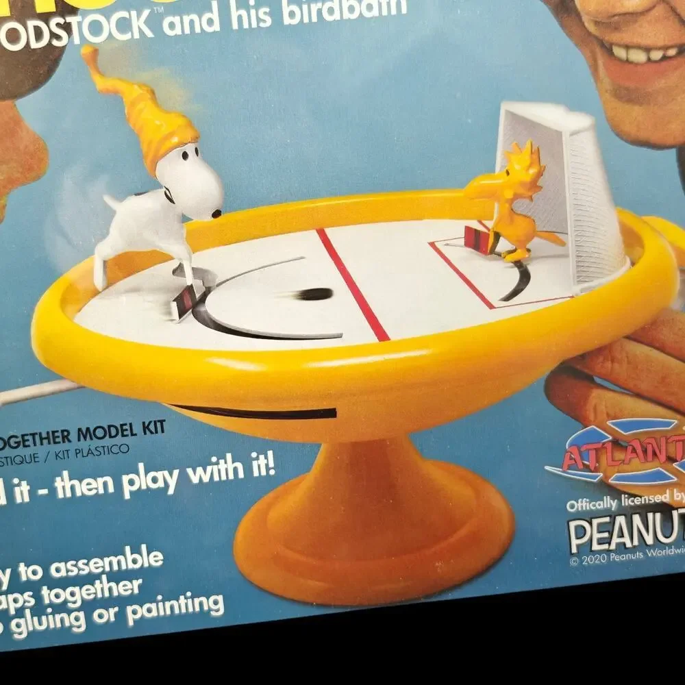 Snoopy Ice Hockey Game Woodstock & Birdbath Snap Plastic Model Kit Atlantis NEW